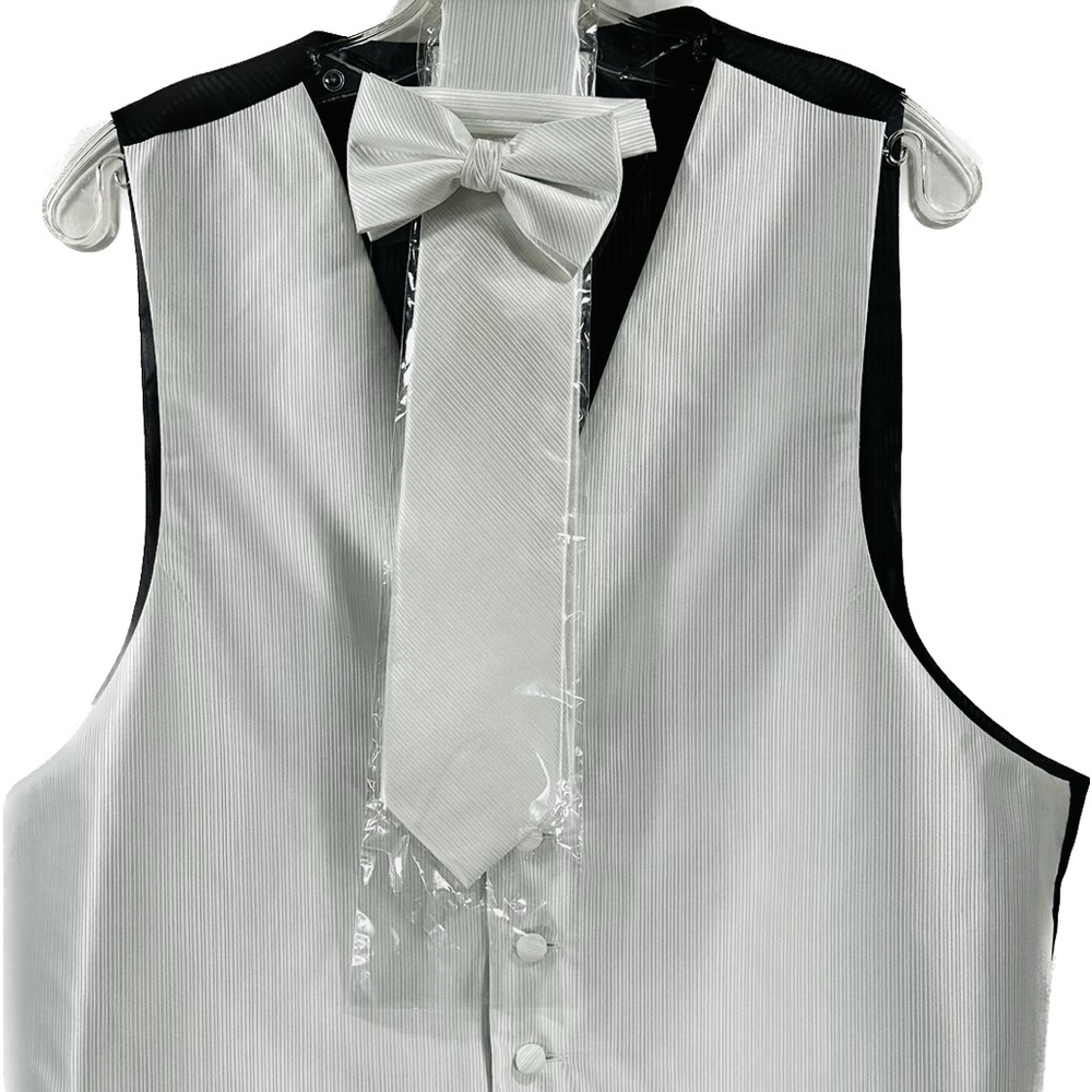 Bruno Piattelli Roma Men's White Vest Set 4 Piece Tie Bow Tie Hanky Size Large